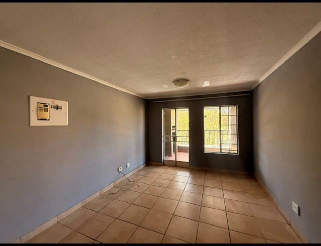3 BEDROOM FLAT FOR SALE IN CASTLEVIEW